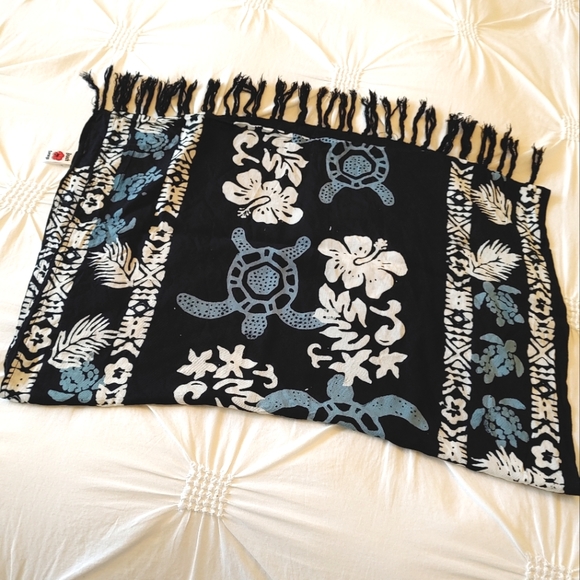 Beach Sarongs Y2k navy blue turtle & hibiscus printed tassle beach sarong wrap. - Picture 2 of 4